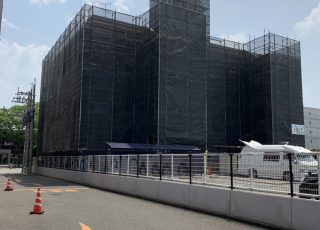 福岡県福岡市西区姪浜　4階建て　改修工事　足場